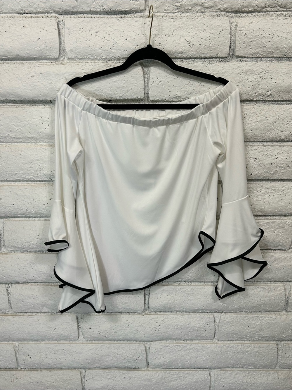 Rosegal White Off Shoulder Ruffle Sleeve Blouse Women's 1X Black Trim Top